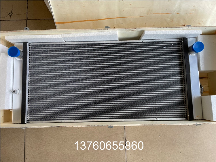 住友SH200-6挖（wā）掘機水箱