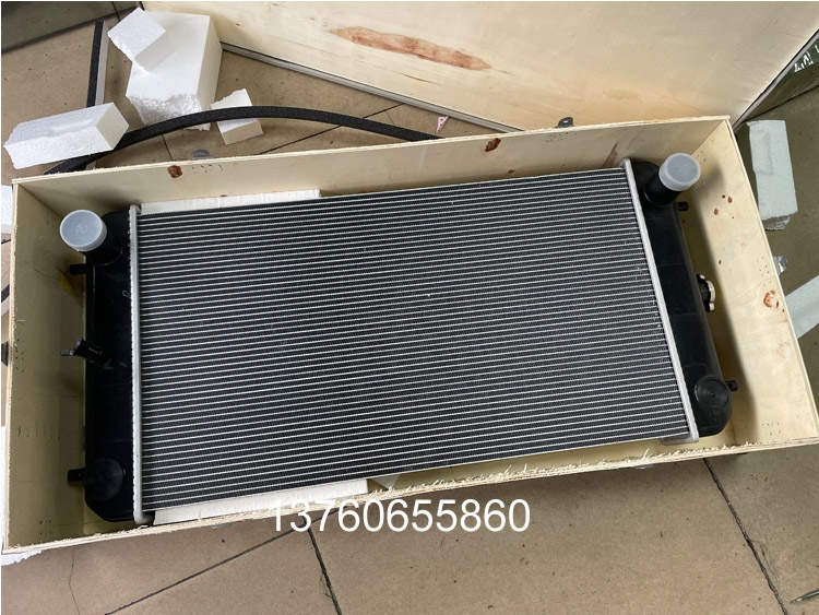 日（rì）立（lì）ZAX135U挖掘機水箱